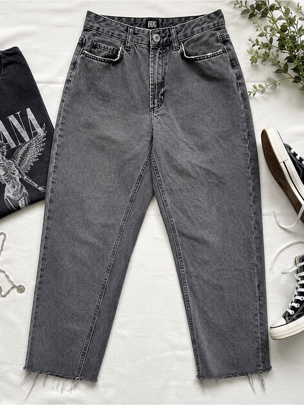BDG Urban Outfitters Mom Jeans W26 Gray Acid Wash Raw Hem Grunge Y2K Denim D01